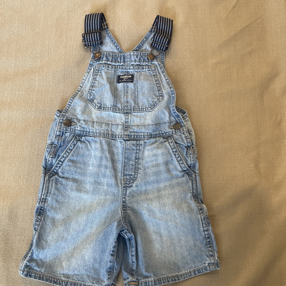 OshKosh B'gosh Toddlers Light Wash Denim Overalls Shorts Size 4T