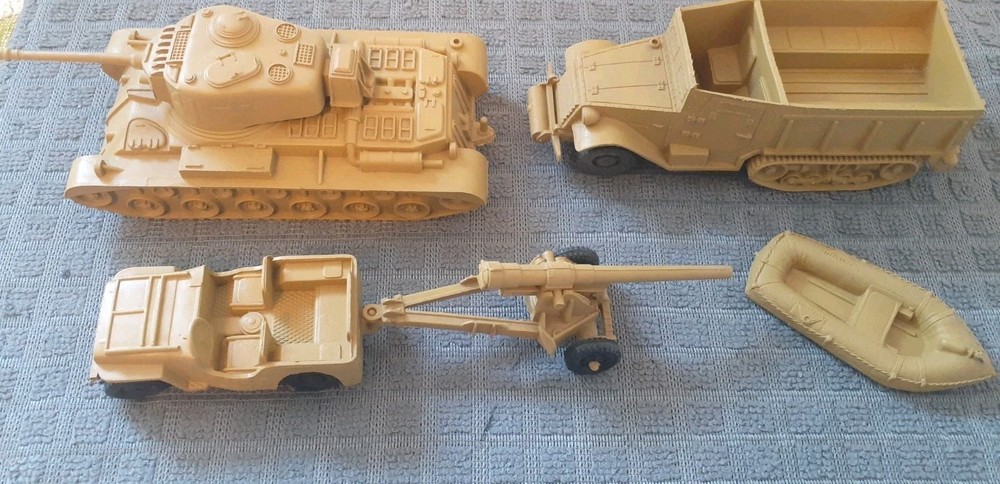 VINTAGE MARX DESERT FOX BATTLEGROUND LOT TAN TANK JEEP HOWITZER HALFTRACK WWll