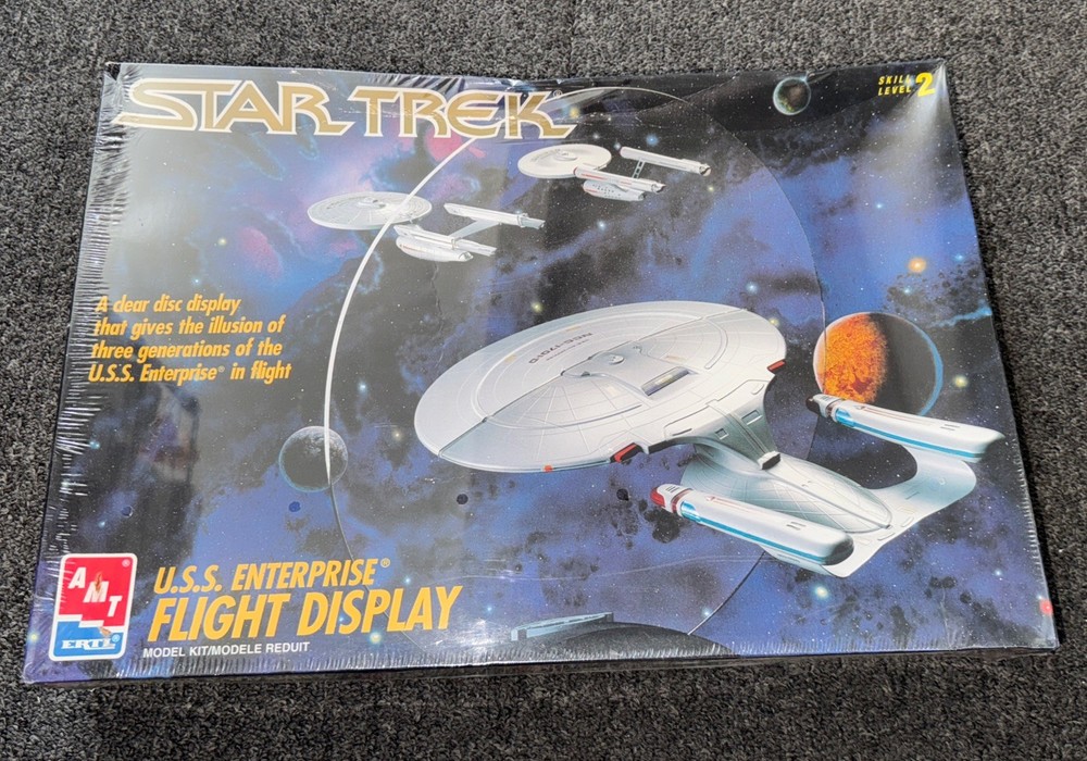 AMT Star Trek USS Enterprise Flight Display Kit 8787 Factory Sealed with Dent