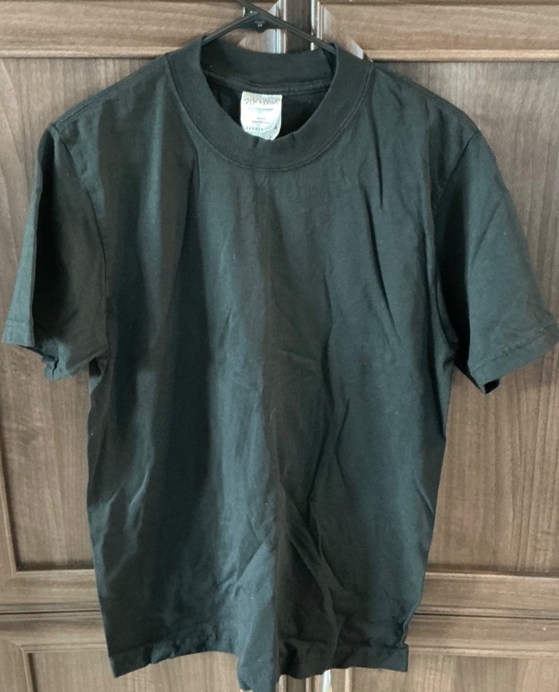 Shaka streetwear, essentials, heavy duty T-shirt size small