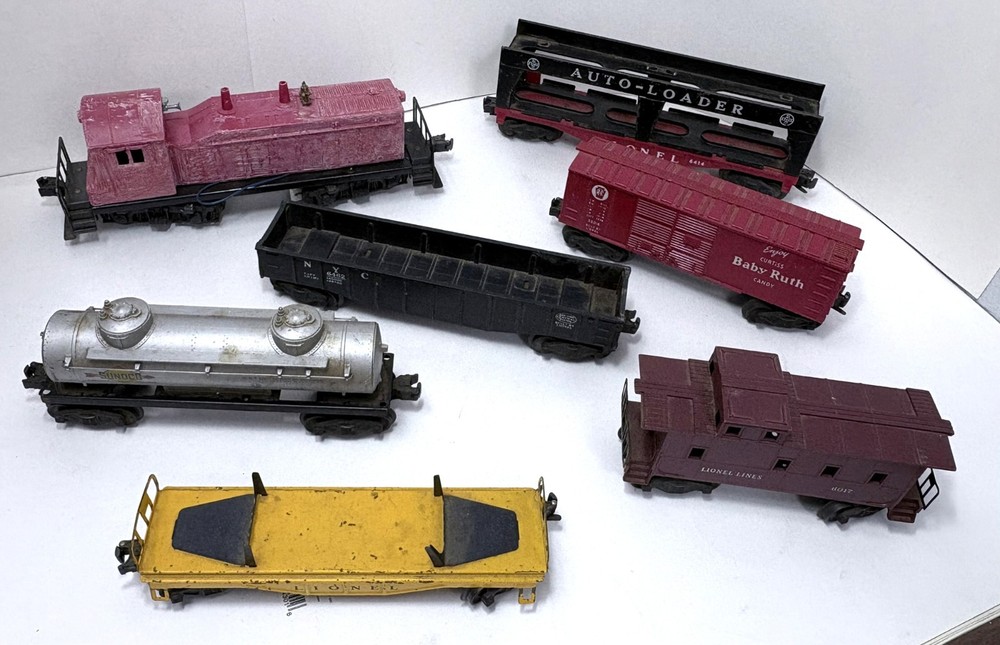 Lot of Vintage Lionel 027 Train Cars with Diesel Switcher