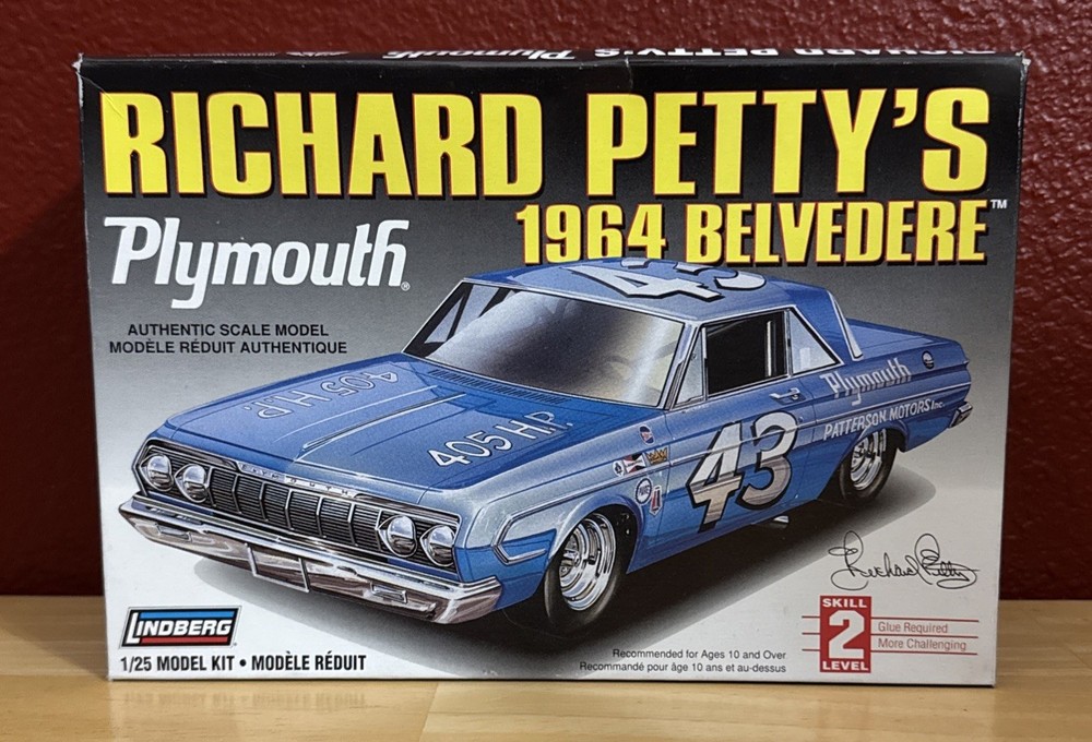 Lindberg Richard Petty's 1964 Plymouth Belvedere 1/25 Kit 72164 Open box 1997