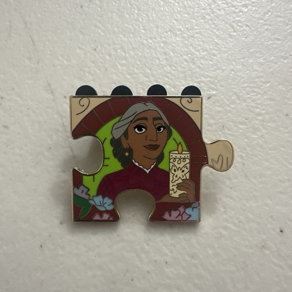 2024 Disney Parks Encanto 600 Puzzle Pin Abuela Alma Madrigal LE600-image