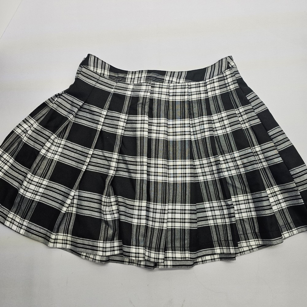 Forever 21 Skirt Size Medium White Black Plaid Pleated Mini Academia Preppy