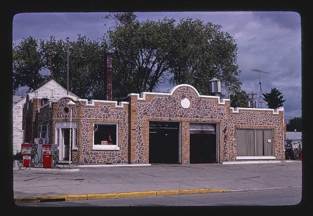 Photo:Neillsville Wisconsin Zilks Villa Gas 1980 Gas Station Exterior