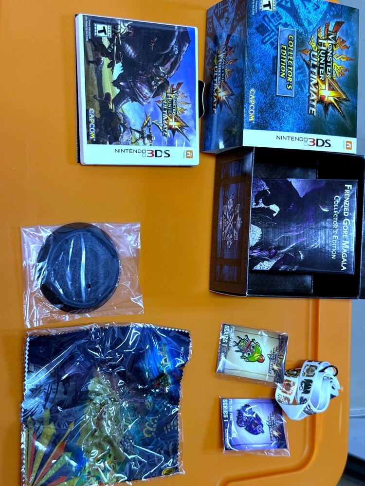 Monster Hunter 4 Ultimate -- Collector's Edition (Nintendo 3DS, 2015)