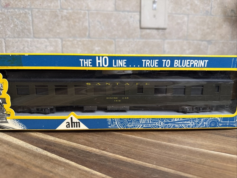 HO Scale AHM Rivarossi Santa Fe  Diner Car 6263 SF