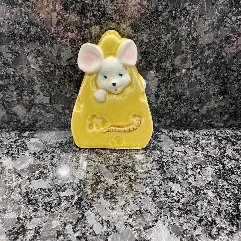 Vintage mouse in cheese wedges salt and pepper shakers decorations kitchen