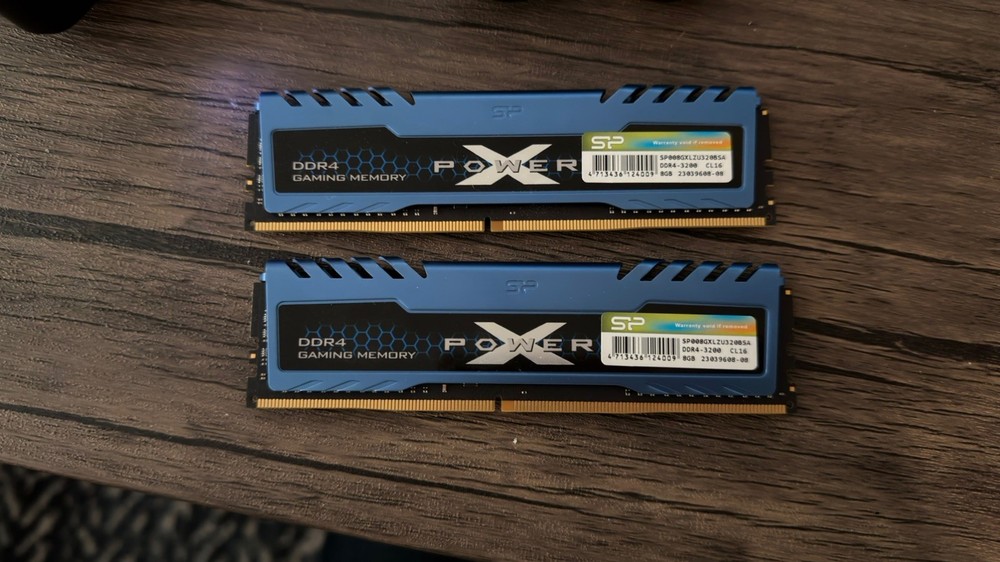 Silicon Power 16GB (2x8GB) DDR4 3200 (PC4 25600) 288-Pin XPOWER Turbine DDR4