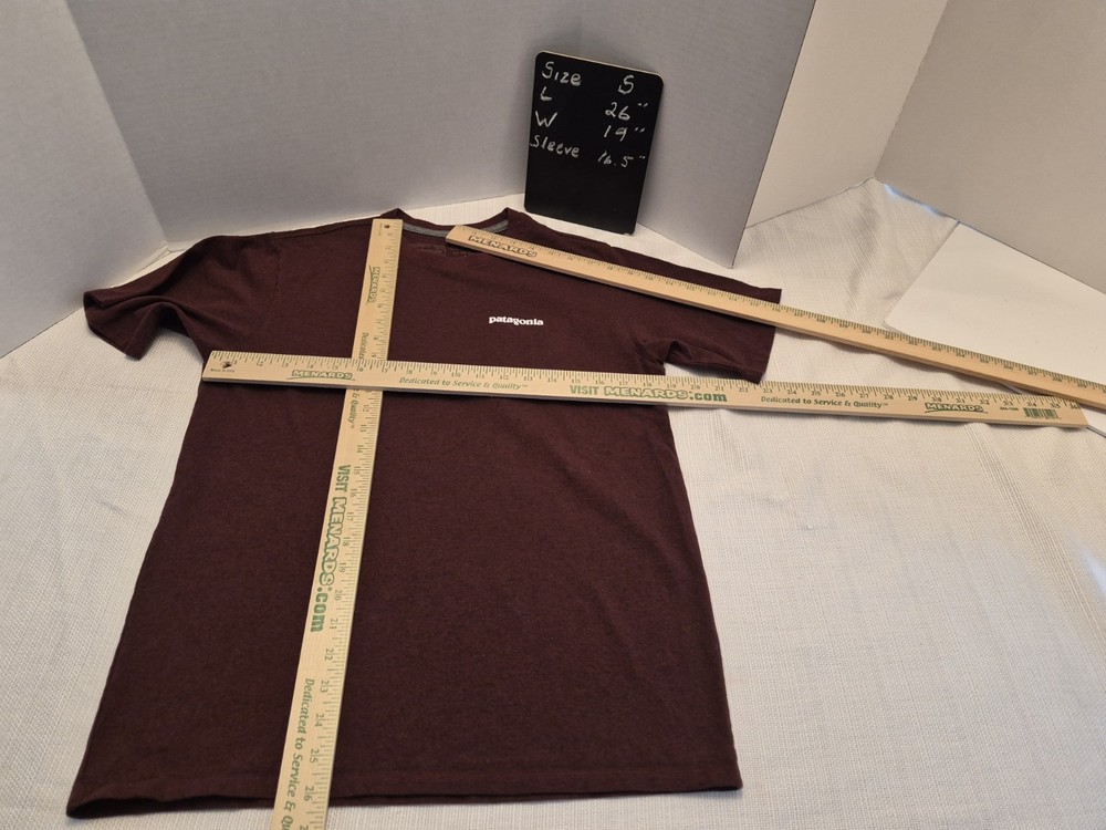 Men’s Patagonia T-shirt Small Maroon Responsibili Tee P-6 Logo Classic Regular