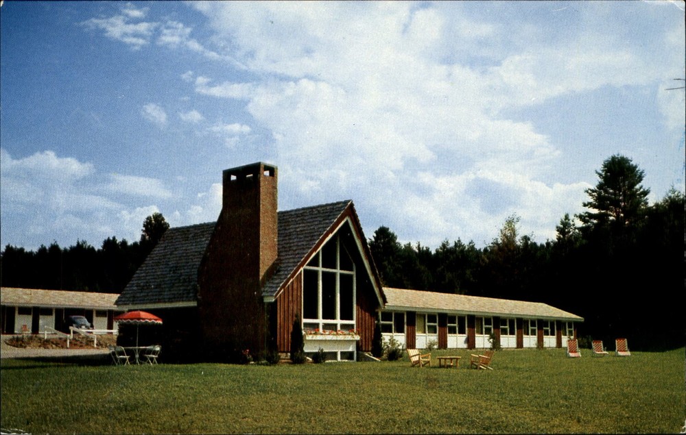 Alpine Motor Lodge Stowe Vermont VT ~ 1960s vintage postcard