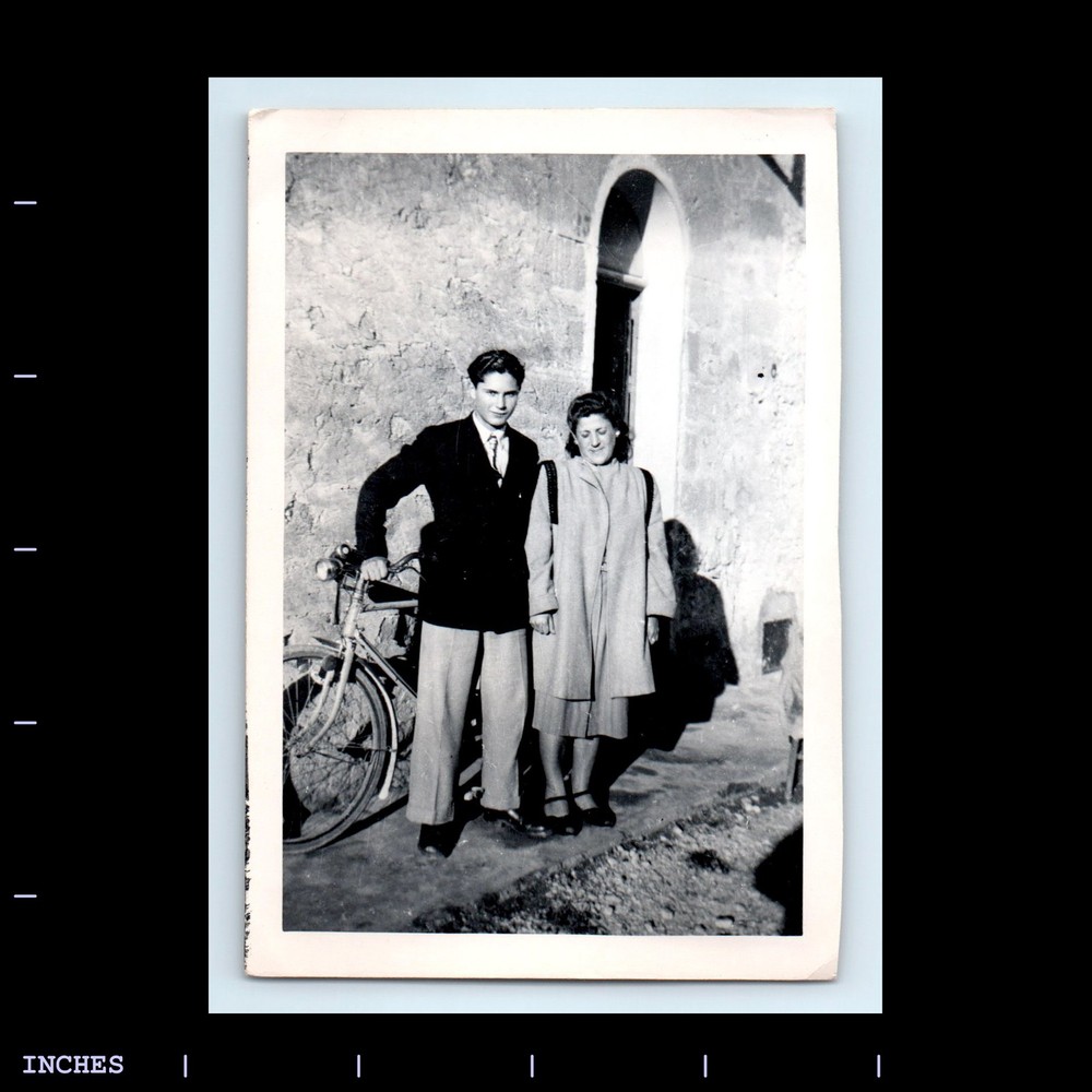Old Vintage Photo MAN WOMAN COUPLE AND BICYCLE