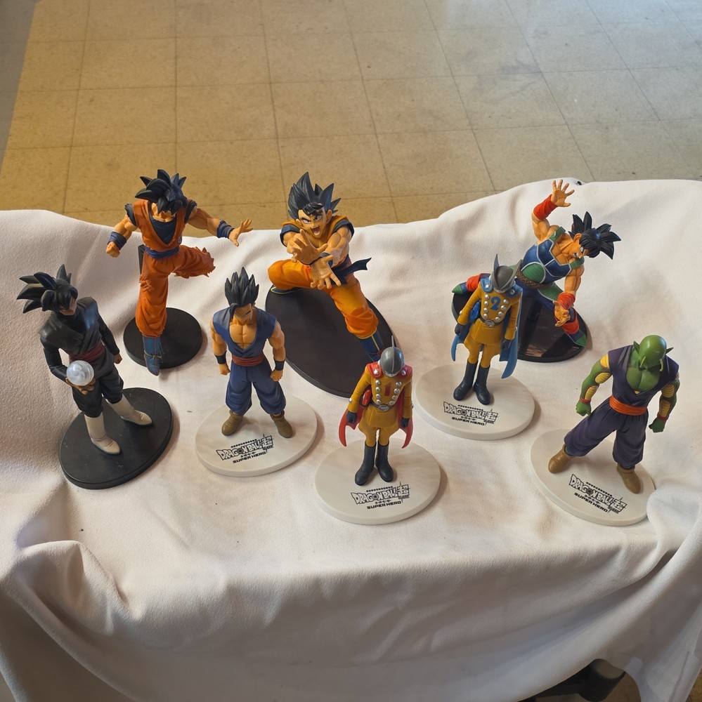Dragon Ball Z Action Figures Lot of 8