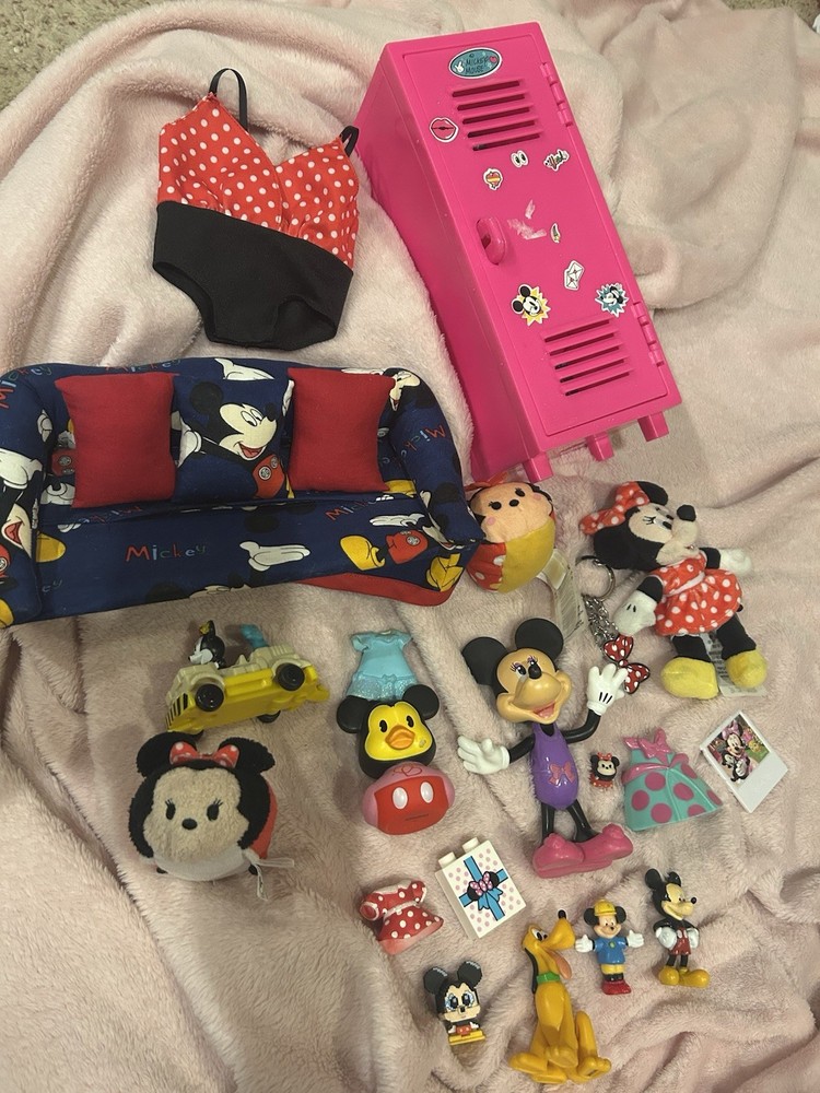 Disney Lot Minnie Mouse And Mickey Mouse Toys Decor Keychain Bag Charm Doorables
