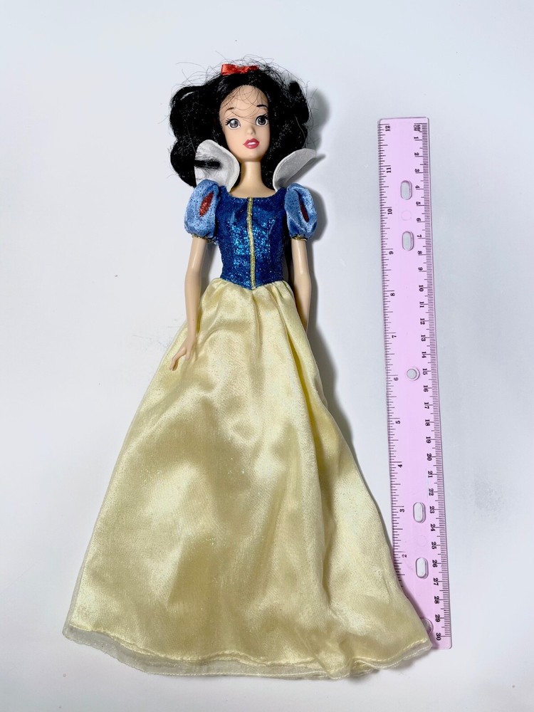 Disney Store Princess Retired Snow White Classic Doll 11 1/2