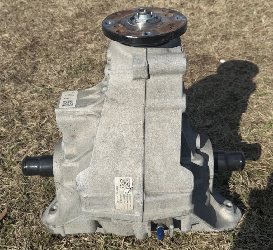 2022 2023 Jeep Grand Wagoneer 3.21 Rear Differential Carrier 68403538AB OEM 2320
