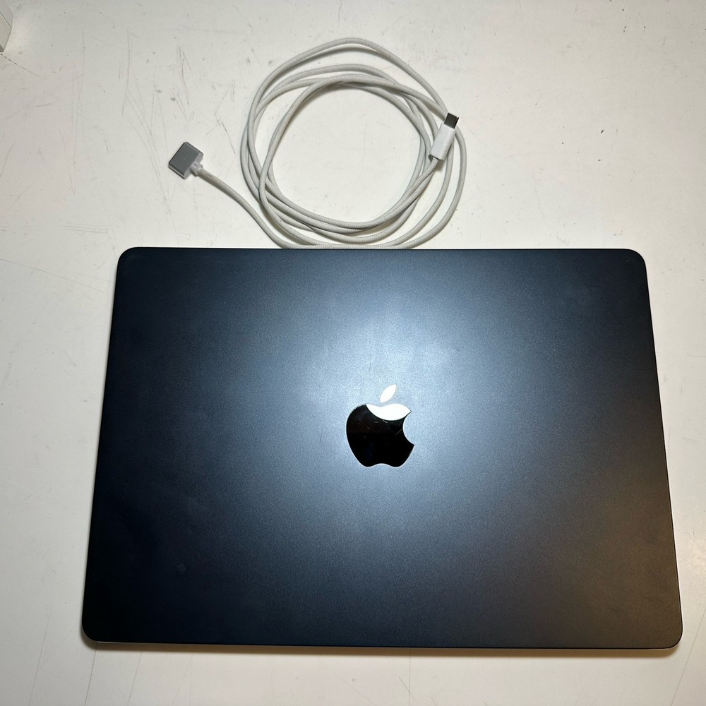 Apple MacBook Air 2022 A2681 13in M2 8 Core GPU 8GB RAM 256GB SSD