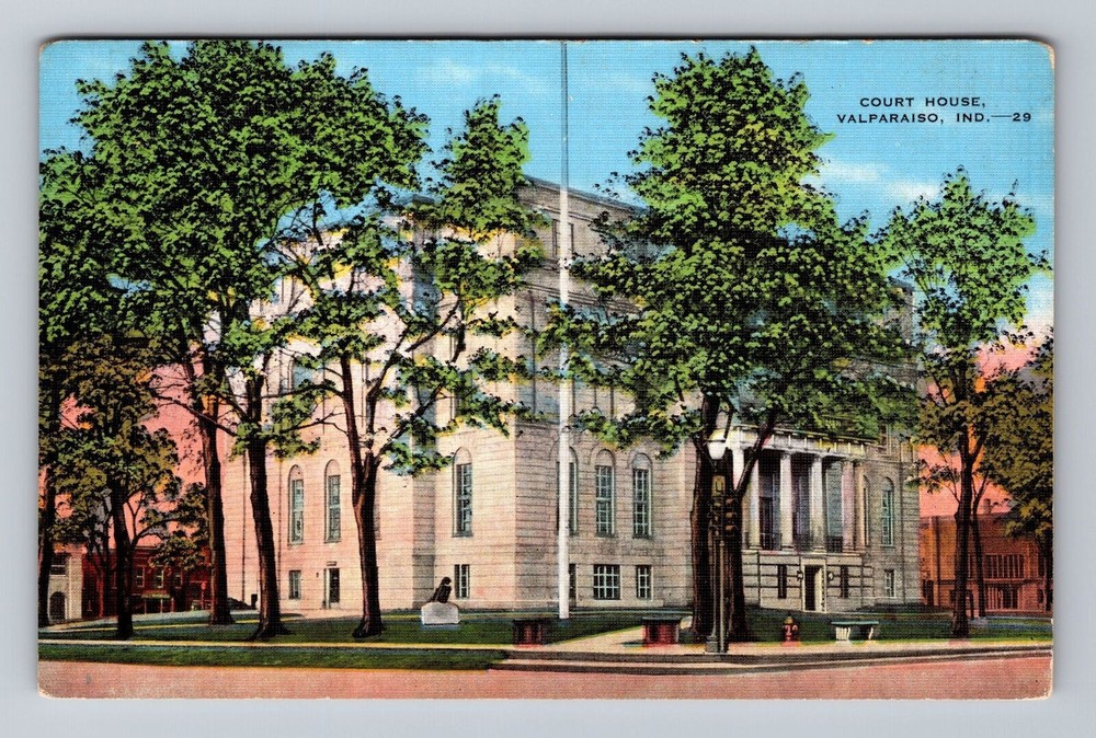 Indiana IN Valparaiso Court House Vintage Postcard