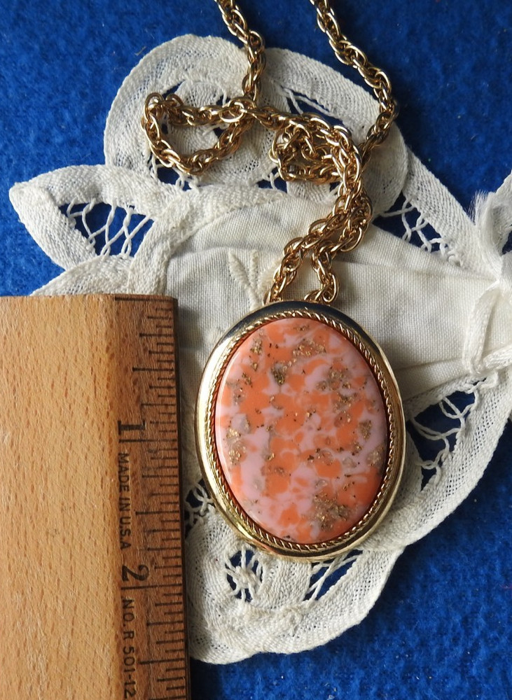 Vintage 1974 Sarah Coventry Coraline Pendant Brooch Necklace 25
