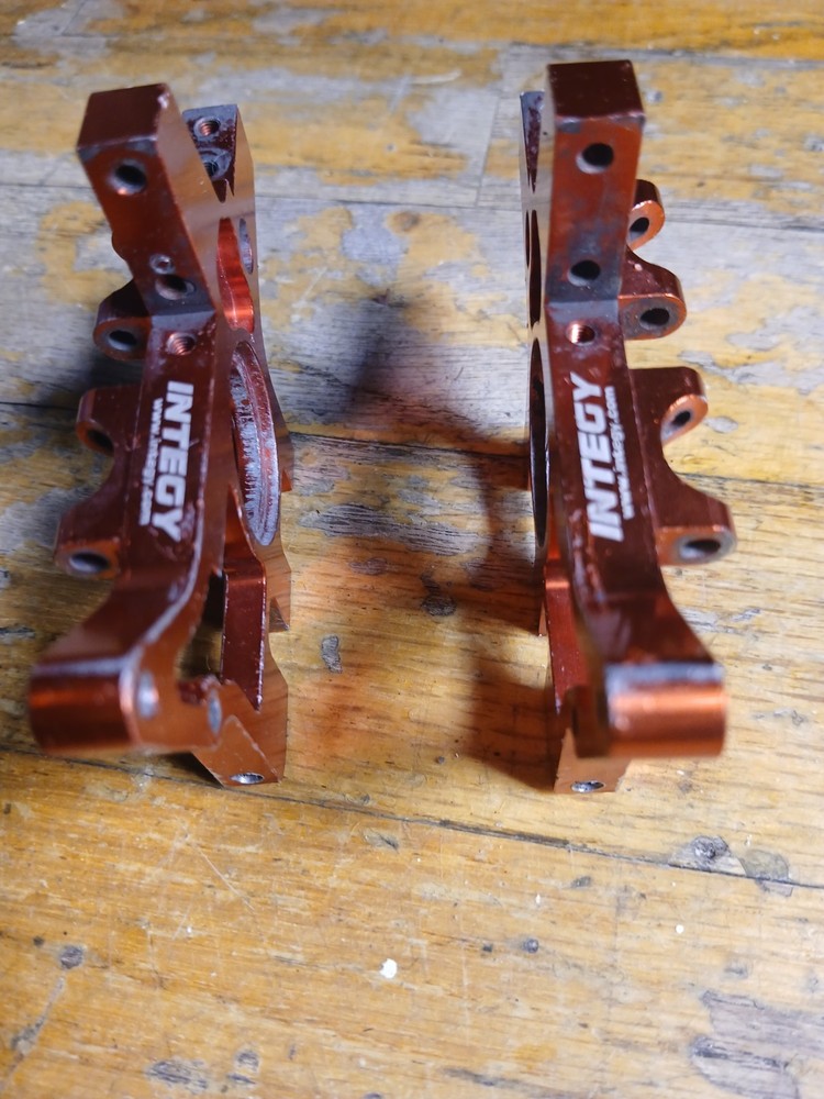 Integy Traxxas T Maxx 2.5 3.3 Front Bukhead Red Used Good Condition