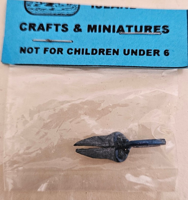 Island Crafts & Miniatures pruning shears 1:12 scale painted blue