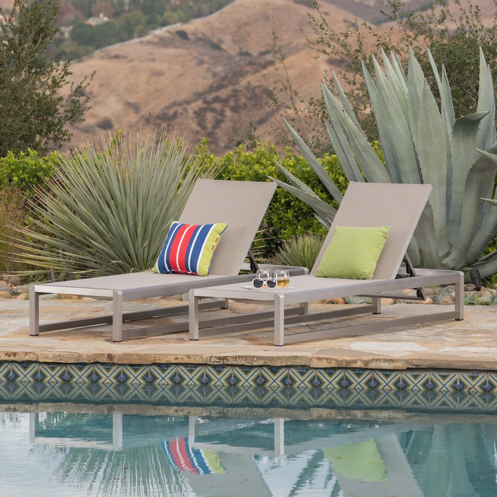 Moderna 2-Piece Outdoor Chaise Lounge Set for Patio Relaxation  