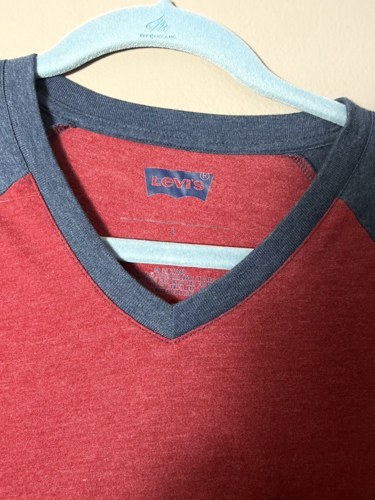 Levi’s Men’s Large Red Blue Colorblock V-Neck Pocket T-Shirt Short Sleeve Casual