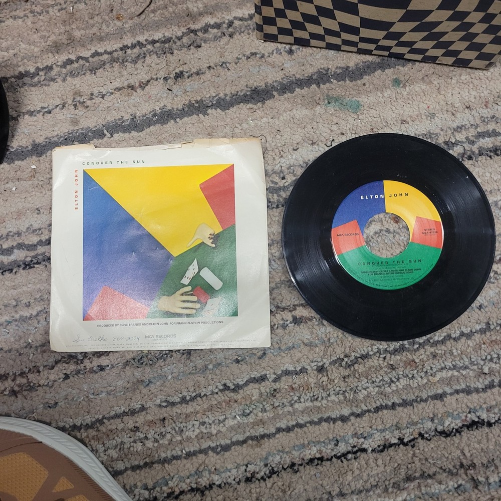 ELTON JOHN - Little Jeannie / Conquer the Sun - Vinyl 45rpm 1980 MCA-41236 Rock