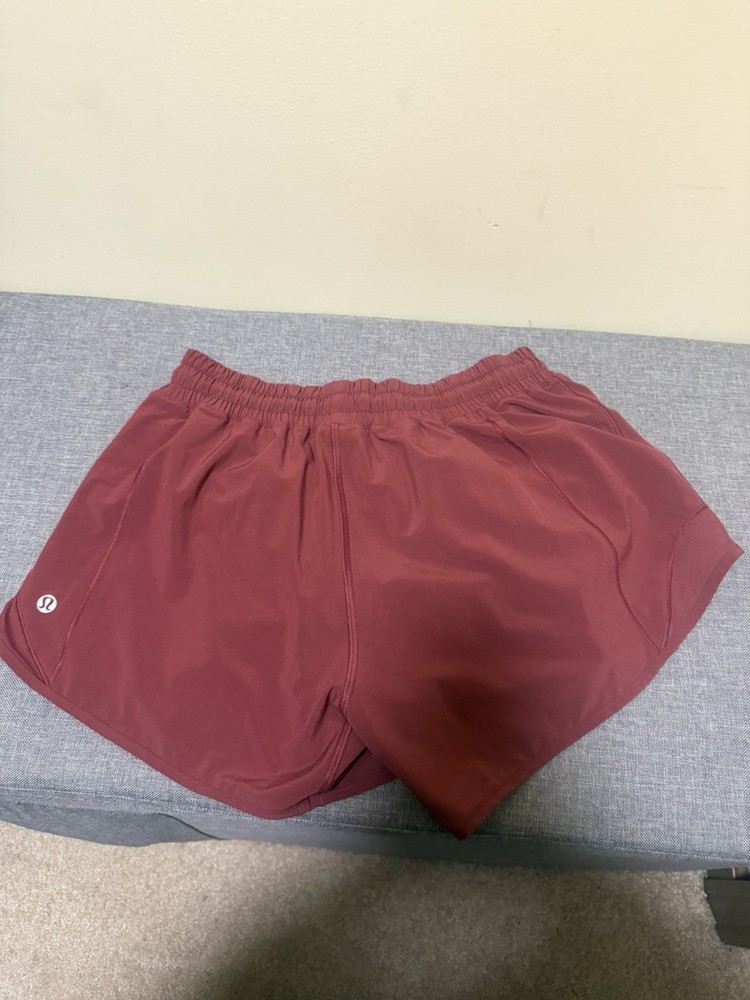 Lululemon Women’s Size 6 Hotty Hot Low Rise 4in Inseam