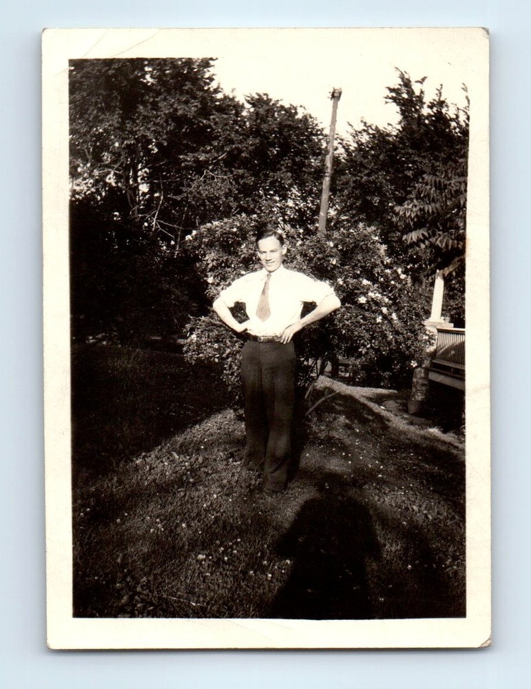 Old Vintage Photo SOLO MAN IN YARD LONG SHADOW ORIGINAL SNAPSHOT PICTURE PIC