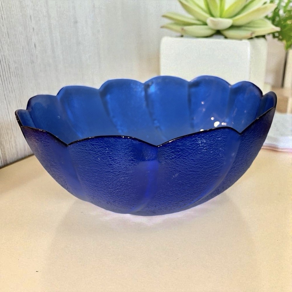 Arcoroc France Cobalt Blue Scalloped Swirl Textured Glass Serving Bowl 9.5”x4”
