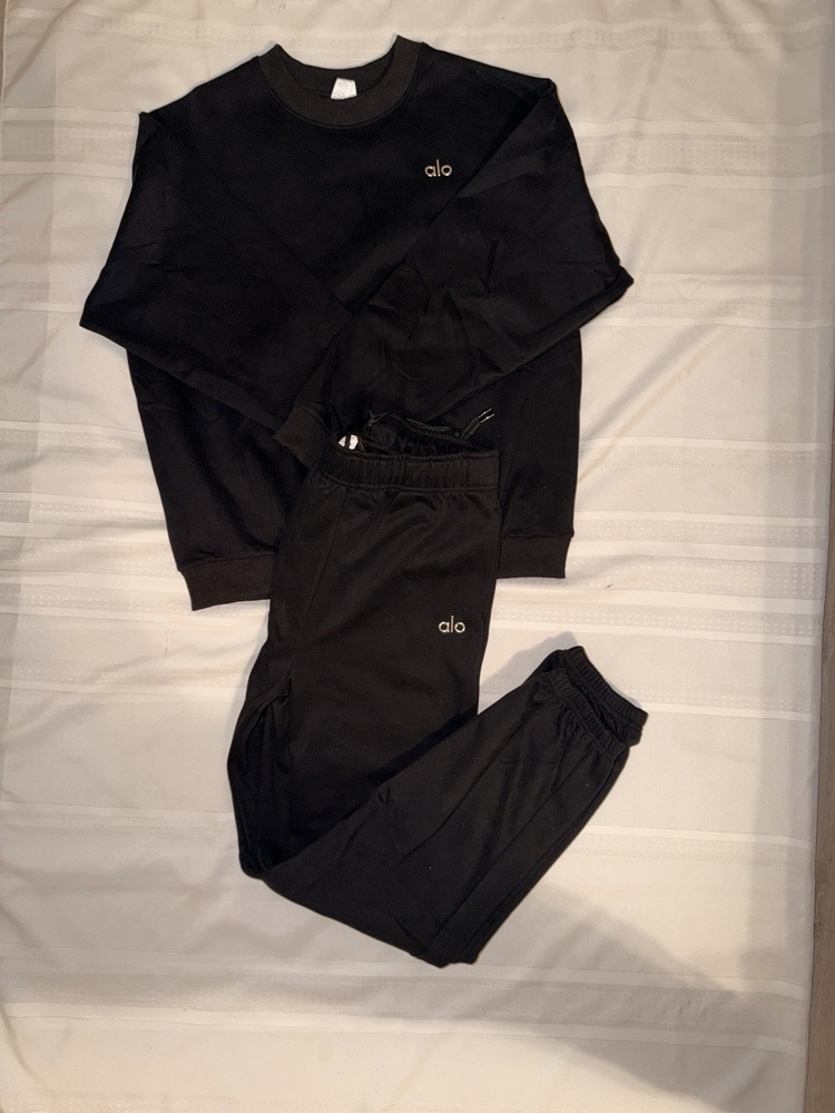 Unisex Alo Yoga black crew neck pullover