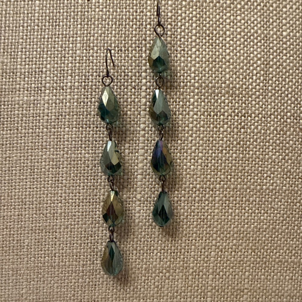 VTG Crystal green Long iridescent Aurora Borealis  dangle Silver tone earrings