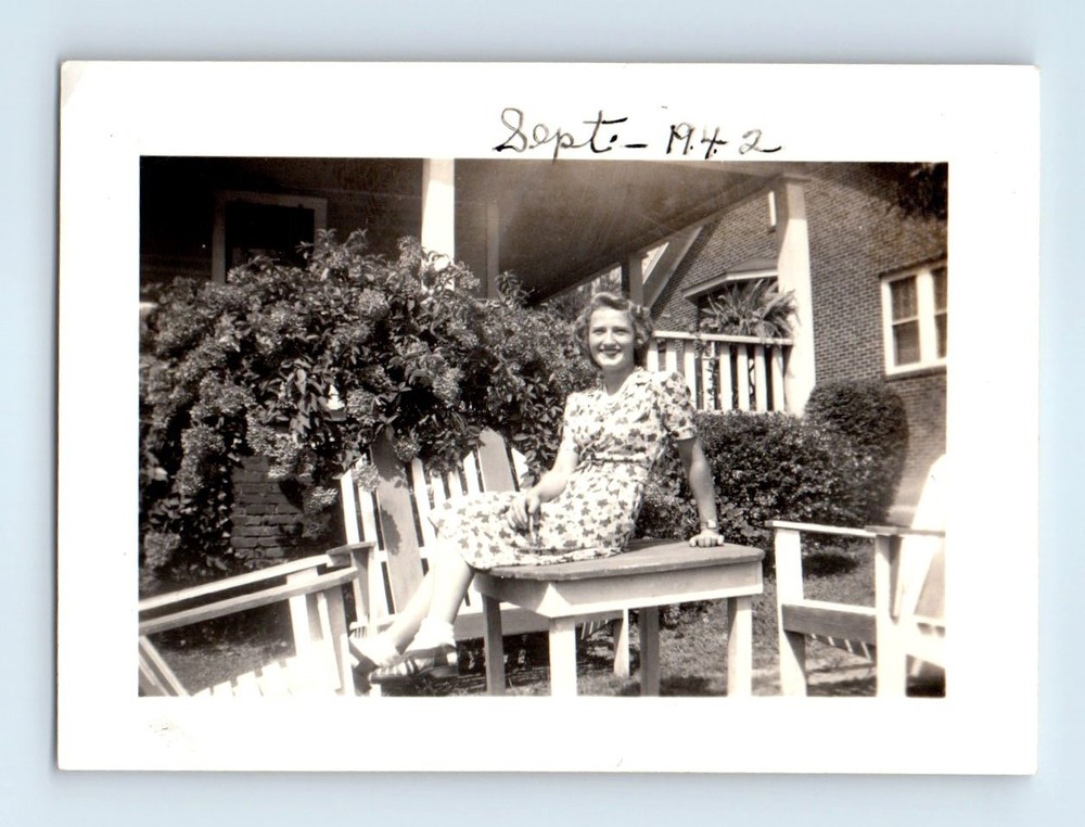 Old Vintage Photo SOLO LEGGY WOMAN IN DRESS SITTING ON TABLE 1942 HOUSE PIC