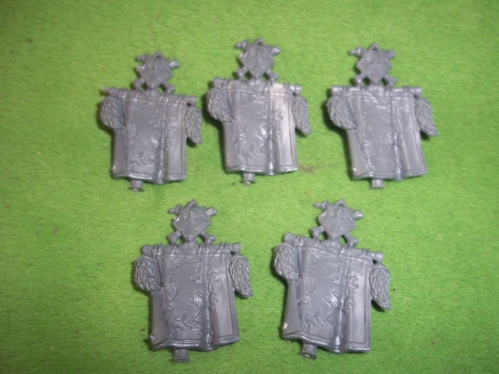 WARHAMMER40K 5  PLASTIC SPACE WOLF  BACK BANNERS  LOT O