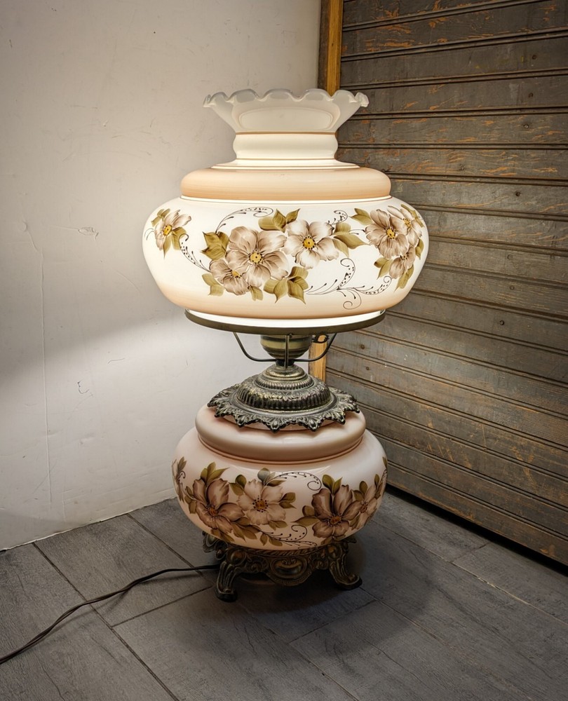 Vintage Accurate Gone with the Wind Hurricane Parlor Floral Glass Table Lamp-image