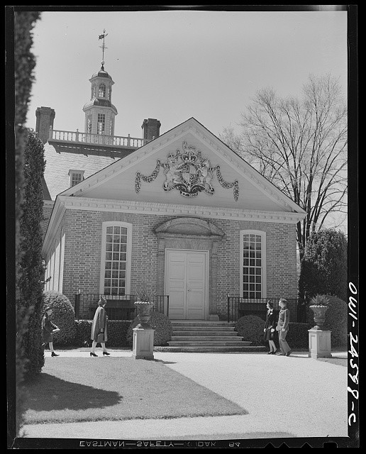 Photo:Williamsburg Virginia Governor's Palace Coat of Arms George I 1943