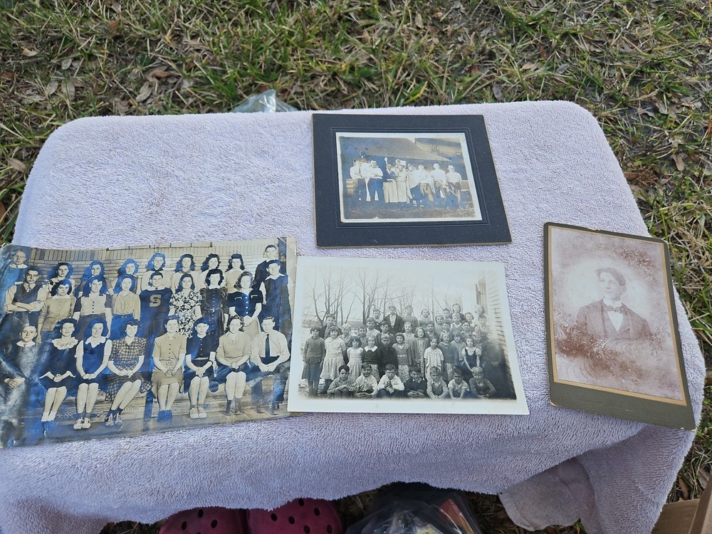 1920s  1940s  LOT 4 ANTIQUE VINTAGE SNAPSHOTS PHOTOS Class Pictures,family