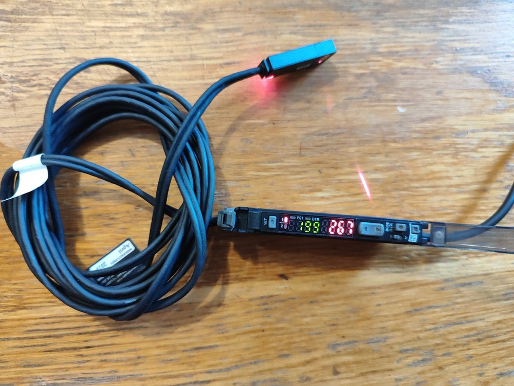 Keyence LV-S41L + LV-N11P Set