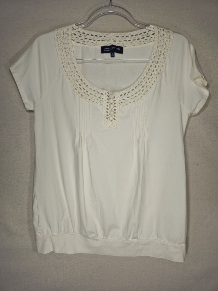 Jones New Yorki Womens Size Medium Ivory Cap Sleeve Top Crochet Lace Neck Line