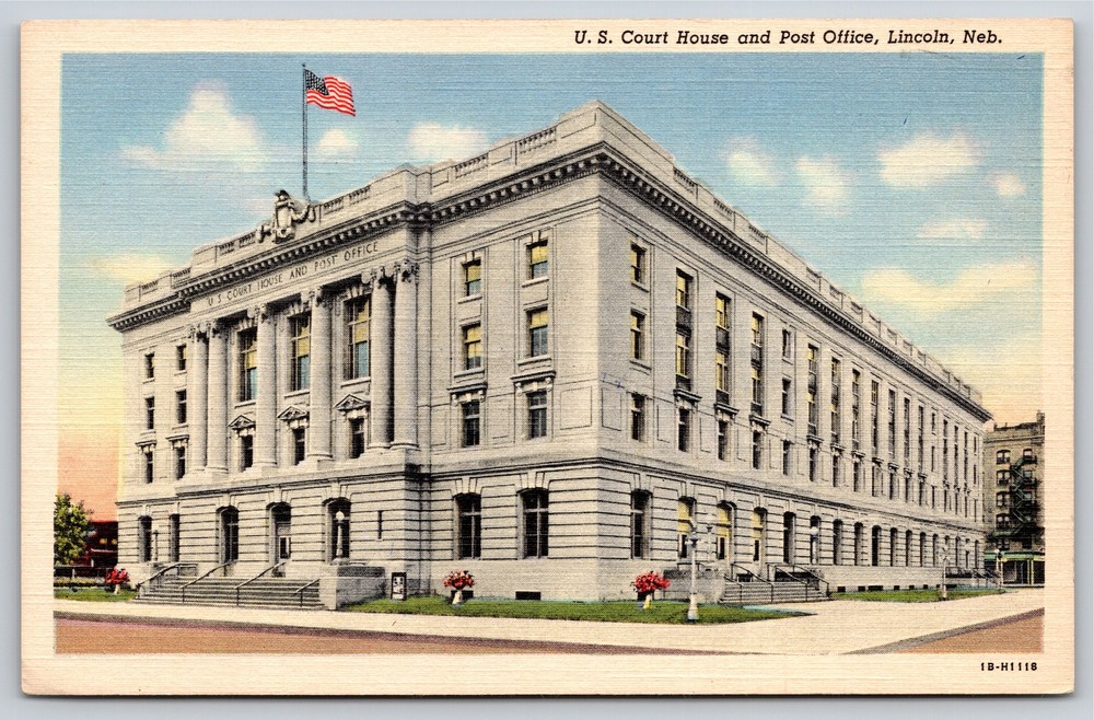 Lincoln Nebraska~US Court House & Post Office Street View~Vintage Linen Postcard