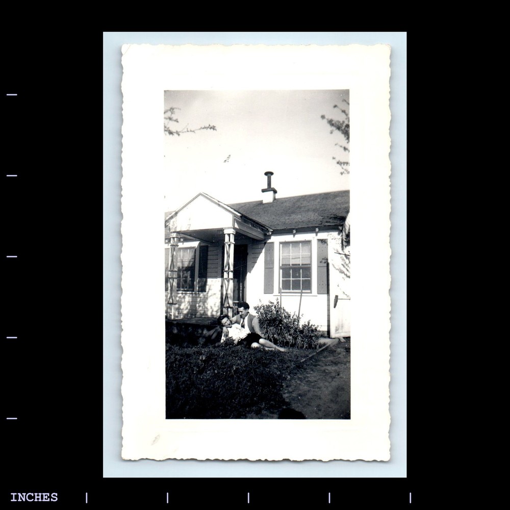 Old Vintage Photo AFFECTIONATE MAN LEGGY WOMAN COUPLE OUTSIDE HOUSE