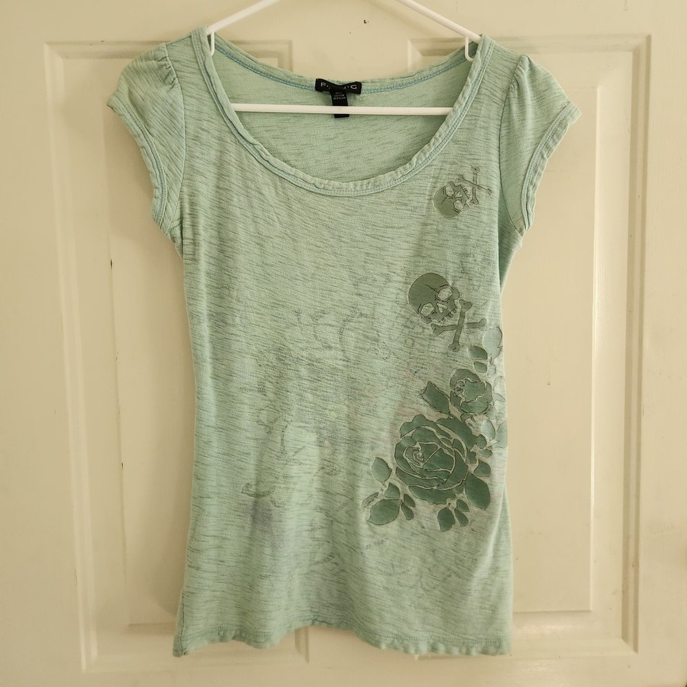 VNTG Y2K Fang Womens Small Top Skulls And Roses Pattern Blue EUC 1-Owner Summer