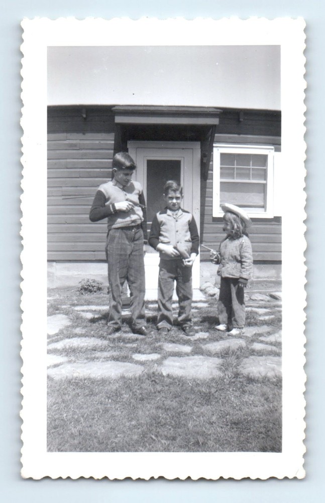Old Vintage Photo BOYS AND GIRL HOLDING TOY GUN OUTSIDE HOUSE FUNNY SNAPSHOT