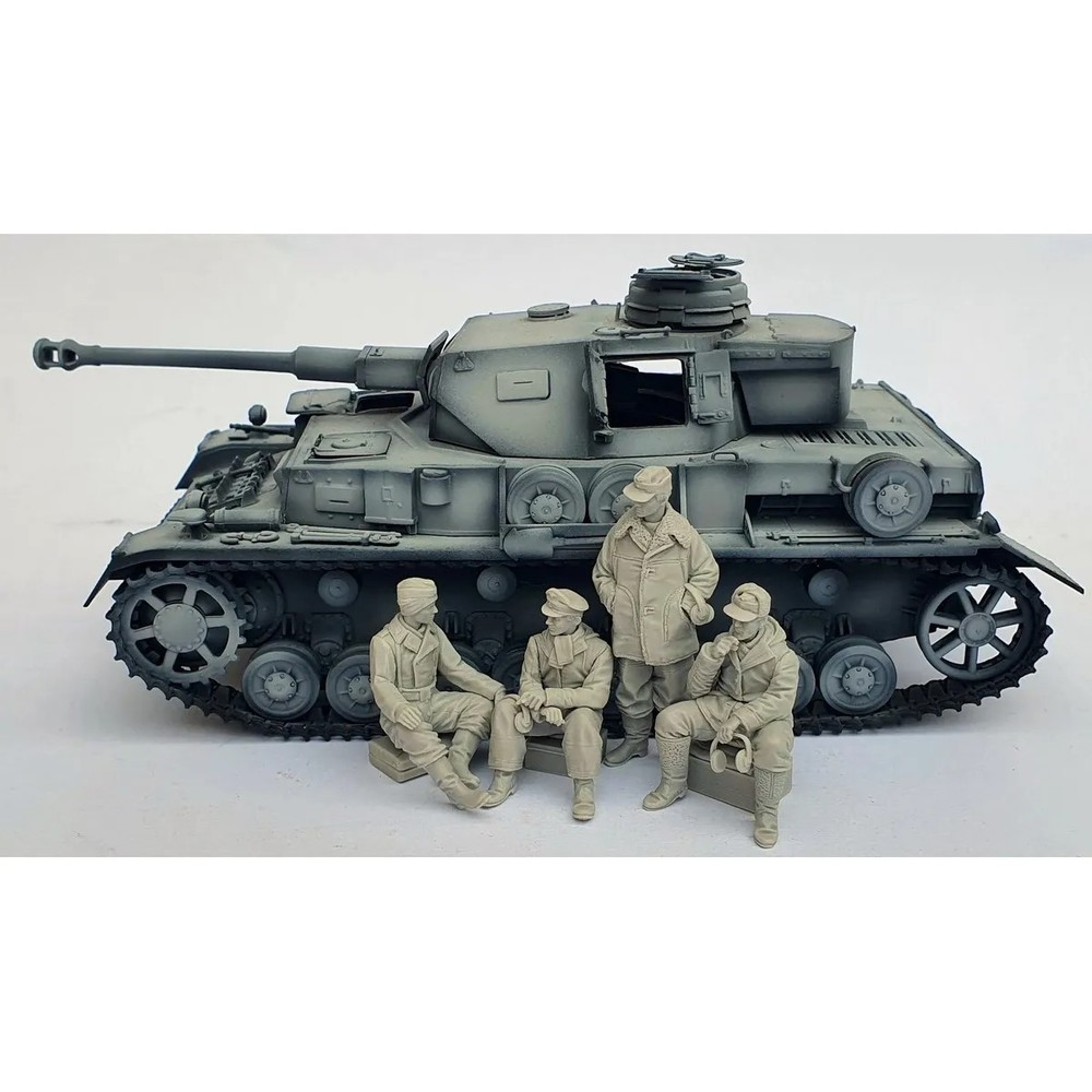 1/35 resin figures model Four German tank soldiers during WW II unassembled