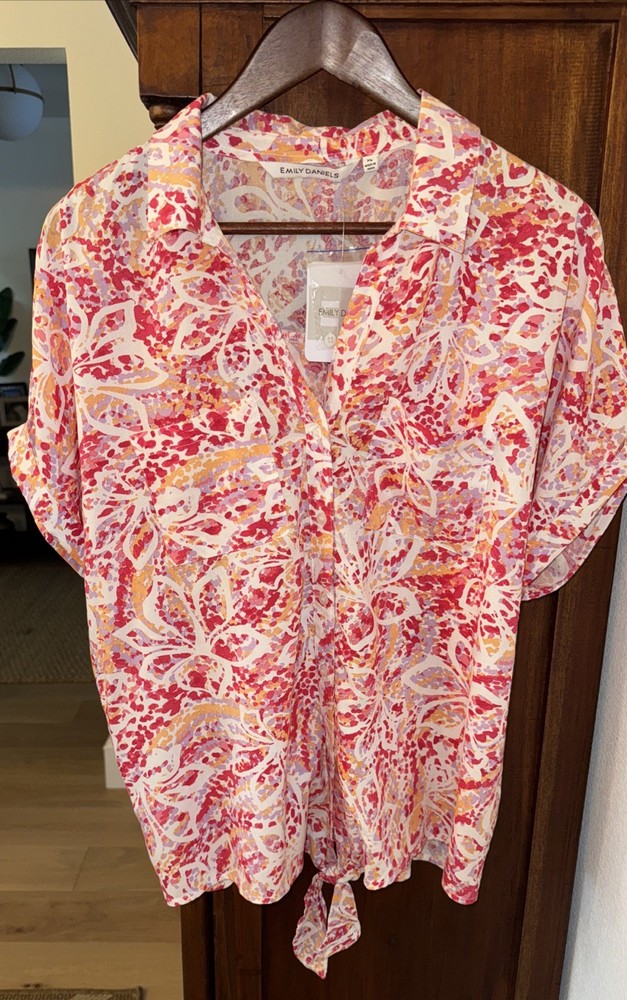 EMILY DANIELS Women’s Top Size XL Pink White Floral top