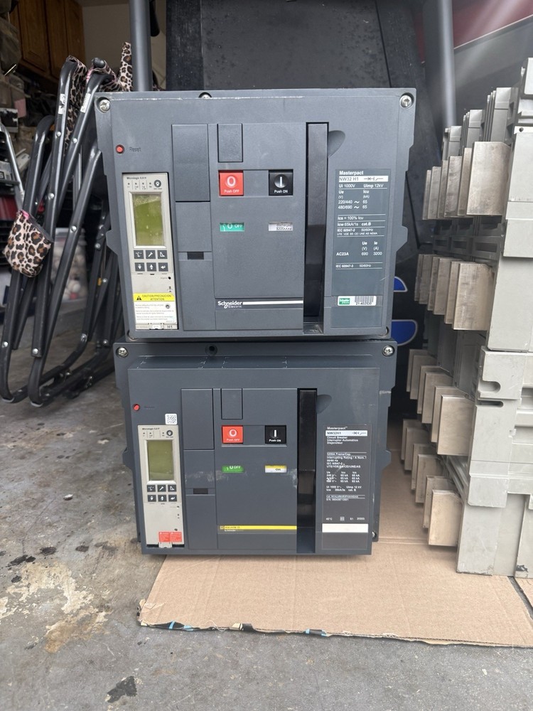 Square D Masterpact 3200A NW 32 H2 Circuit Breaker
