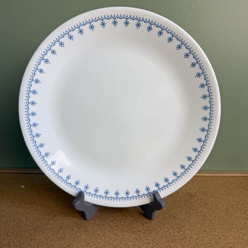 8 Vintage Corelle Snowflake Dinner Plates 10.25” White Blue Vitrelle Glass