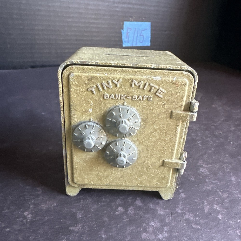 Vintage 1940s  TINY MITE  Safe  Bull’s Eye Arrow Cast Iron With Combination#R115