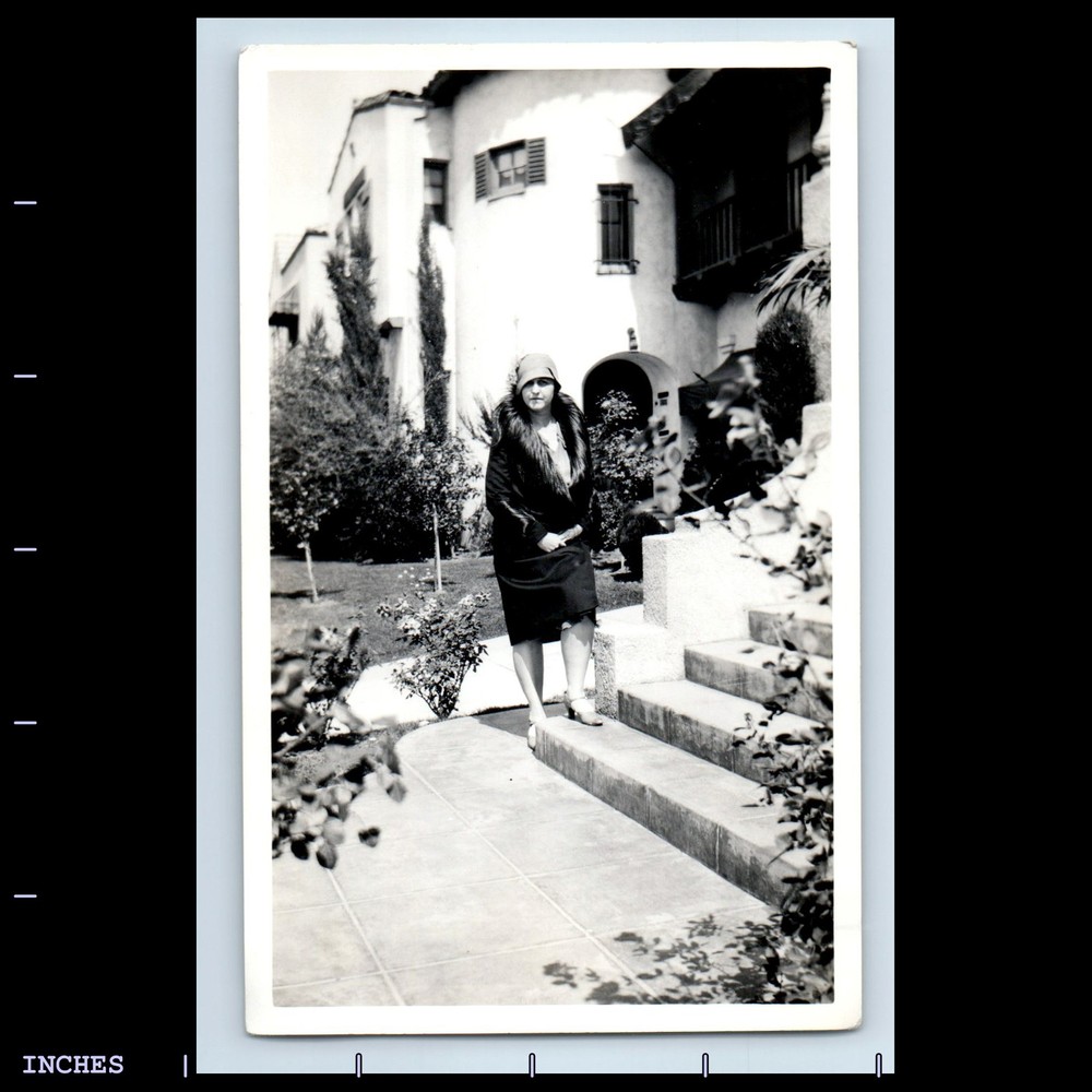 Old Vintage Photo LEGGY WOMAN FLAPPER ERA HAT STANDING OUTSIDE HOUSE
